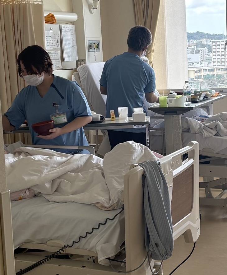 看護補助者　食事介助