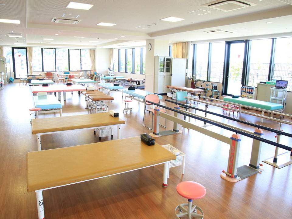交野病院　リハビリ室③
