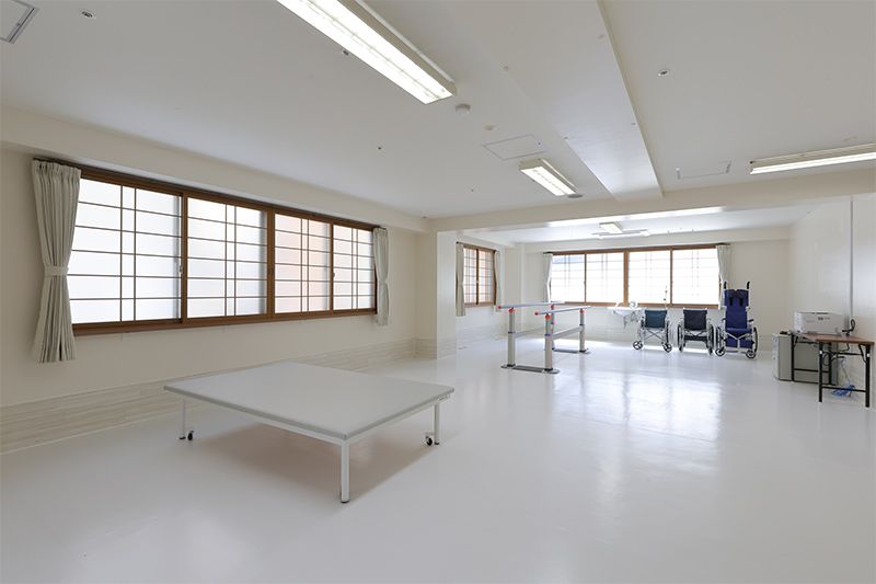 桜橋渡辺リハビリテーション病院　リハビリ室②