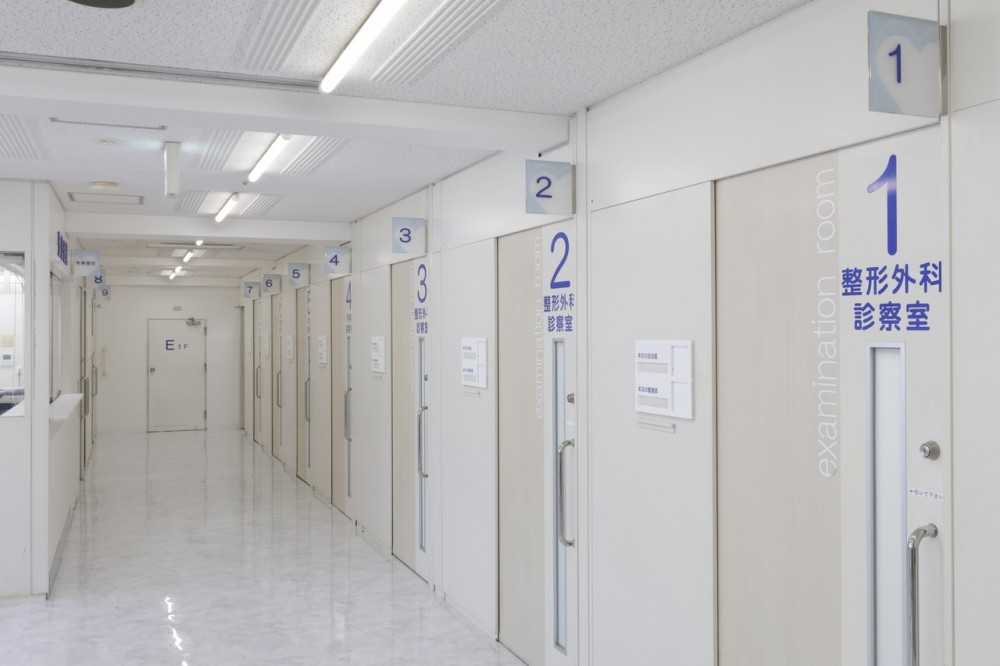 桜橋渡辺リハビリテーション病院　外来診察室