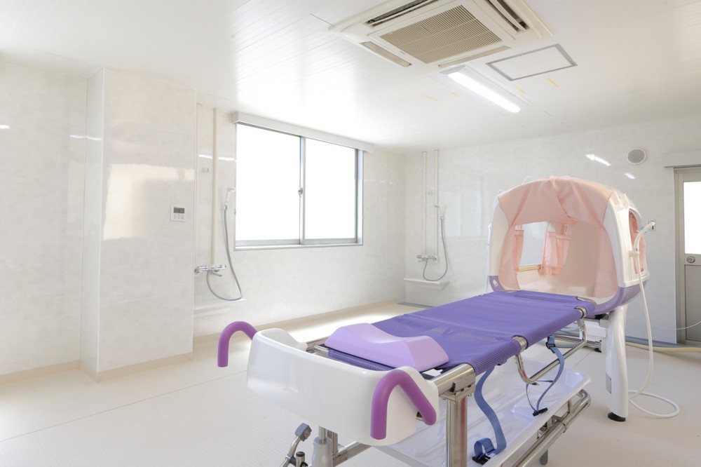 桜橋渡辺リハビリテーション病院　機械浴室