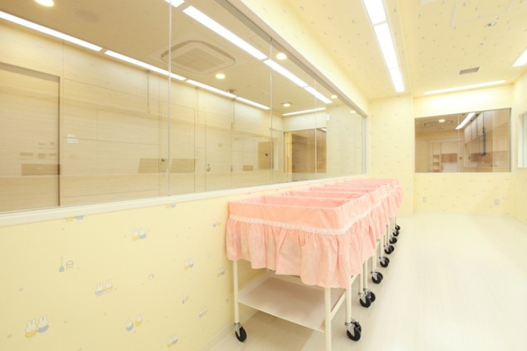 身原病院　新生児室