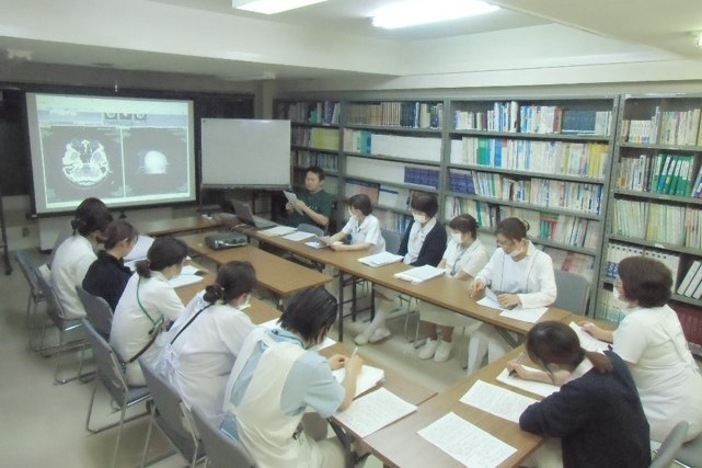 清智会記念病院　カンファレンス風景