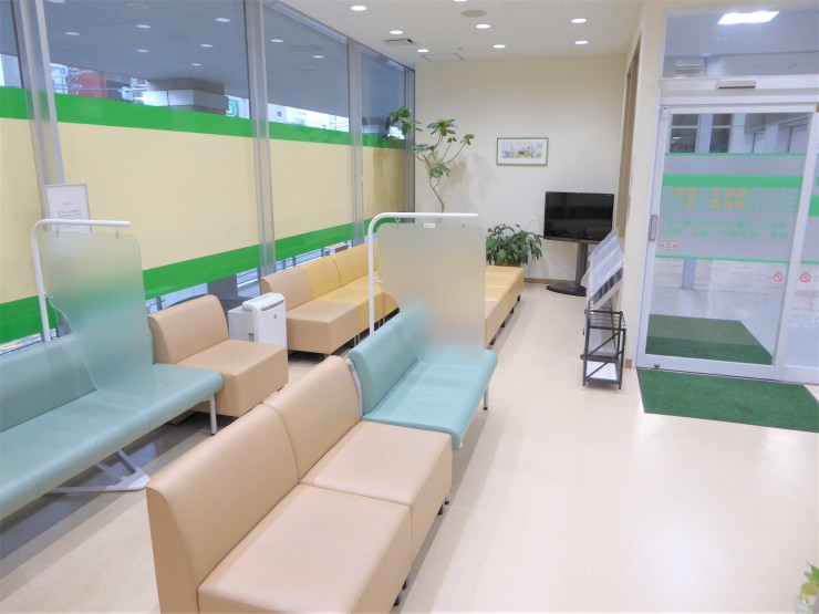 相模原ステーションクリニック　待合スペース