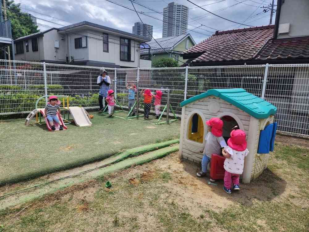 園舎隣にある、広い園庭