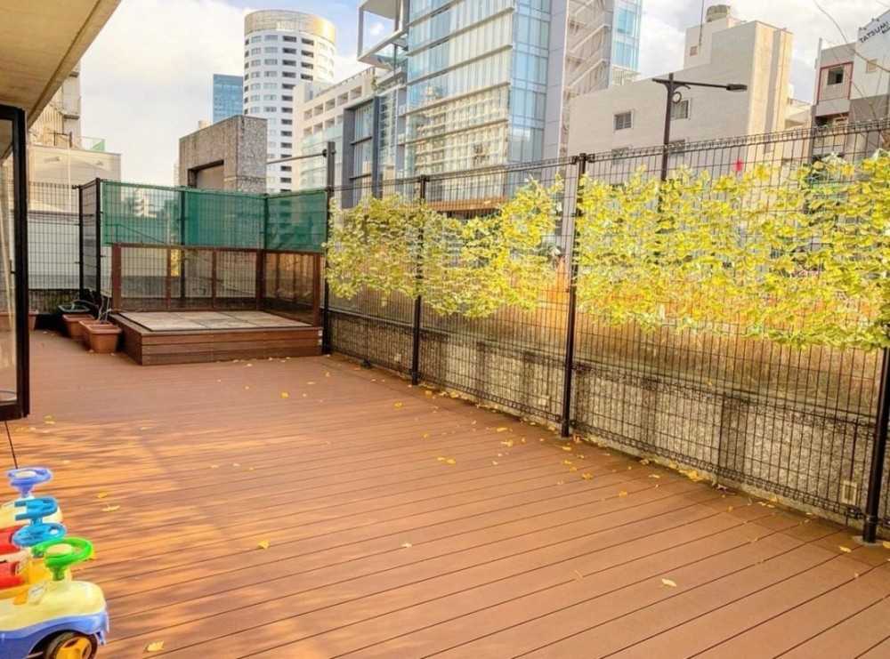 ビル内のワンフロアですが、テラスがあります