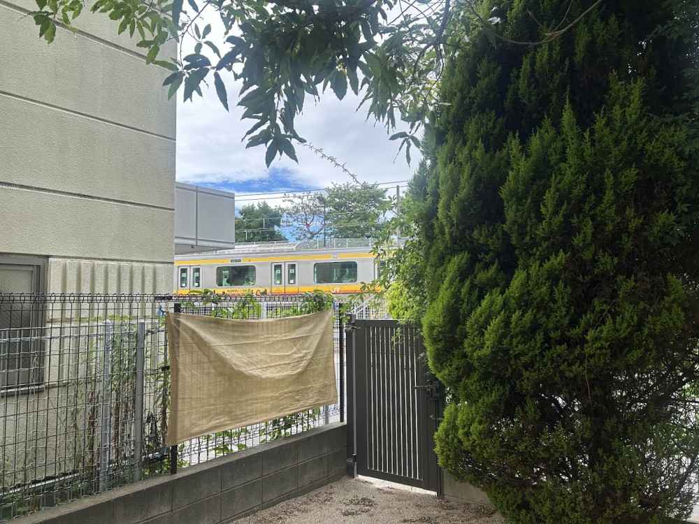 まなびの森保育園西府。電車が見えます