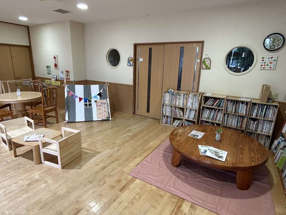 豊富な絵本貸し出しコーナー