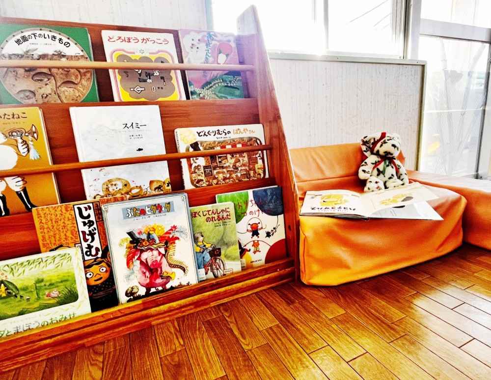 子ども達がくつろげる絵本スペース