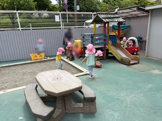 まなびの森東戸塚こども園　園庭