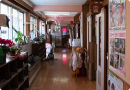 寺原保育園　廊下