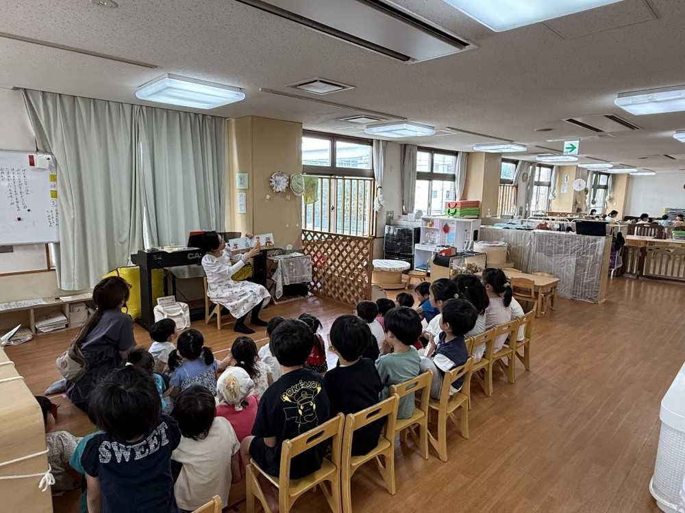 ワンフロアで異年齢の交流が多くあります