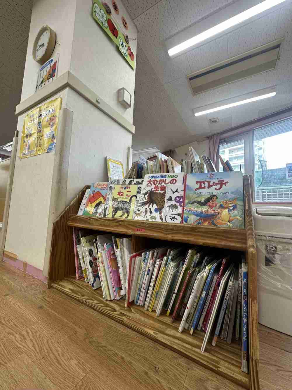 絵本コーナーです。絵本の種類も豊富。貸出も可能です。