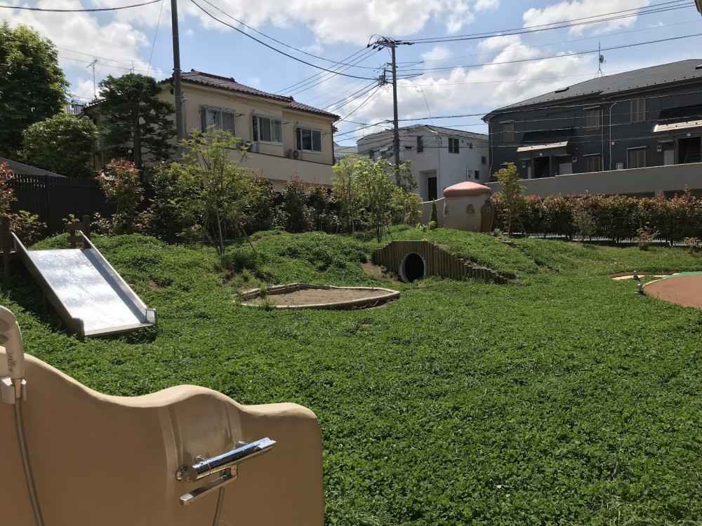 広い園庭があります