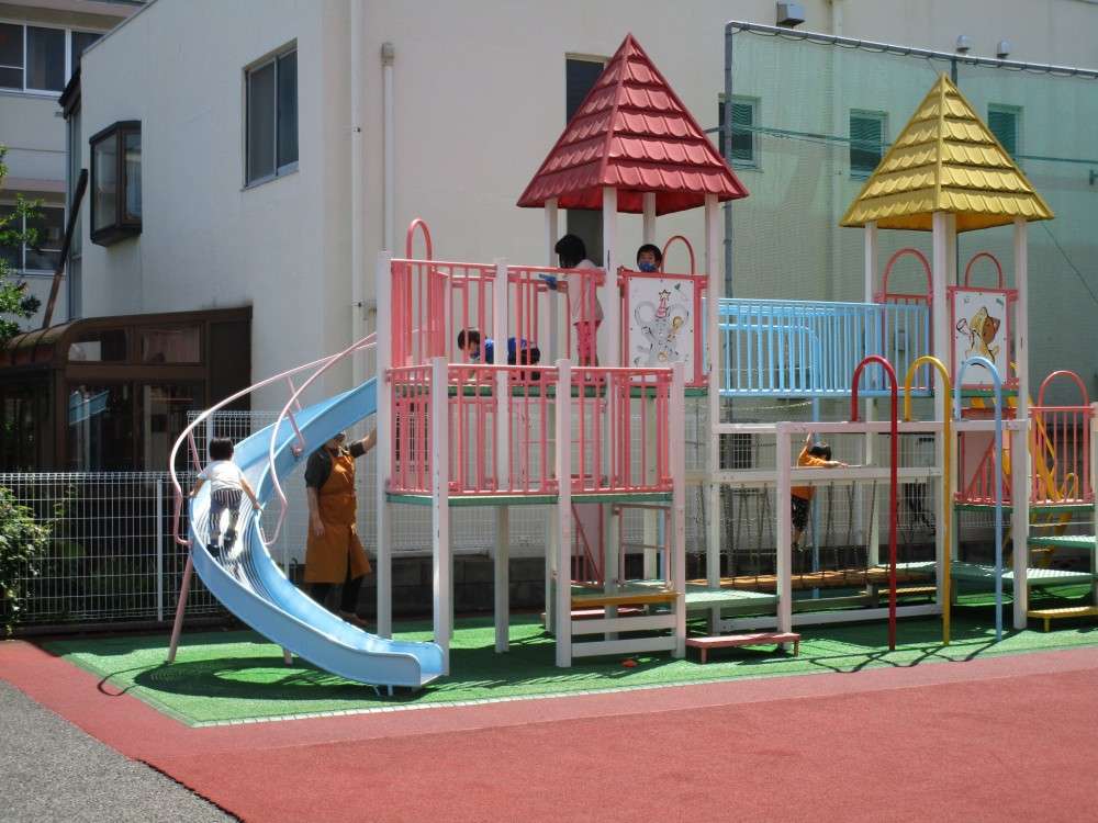 社会福祉法人カリタスの園小百合の寮_園庭