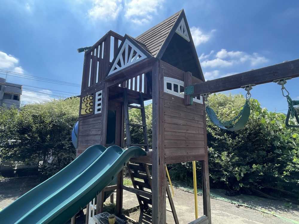 子どもたちがお友達と楽しそうにいつも遊んでいる遊具です