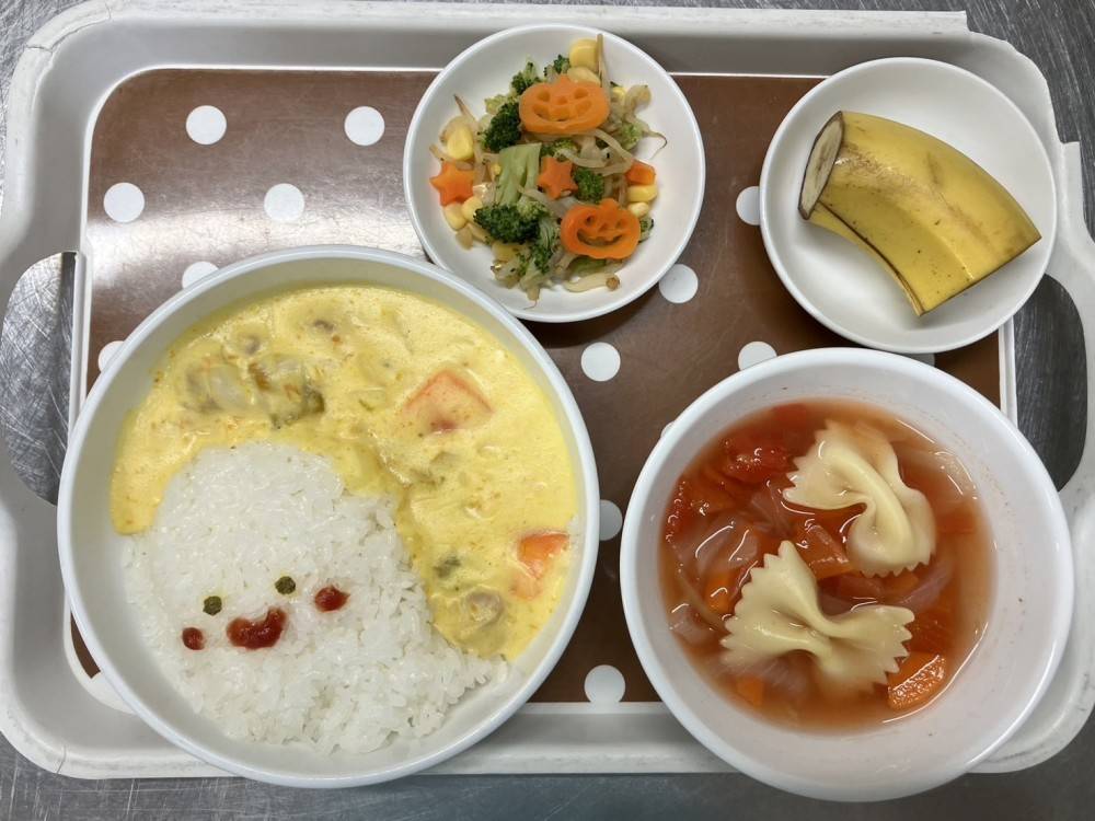 行事の時にはいつもと違う給食。見るのも楽しみです