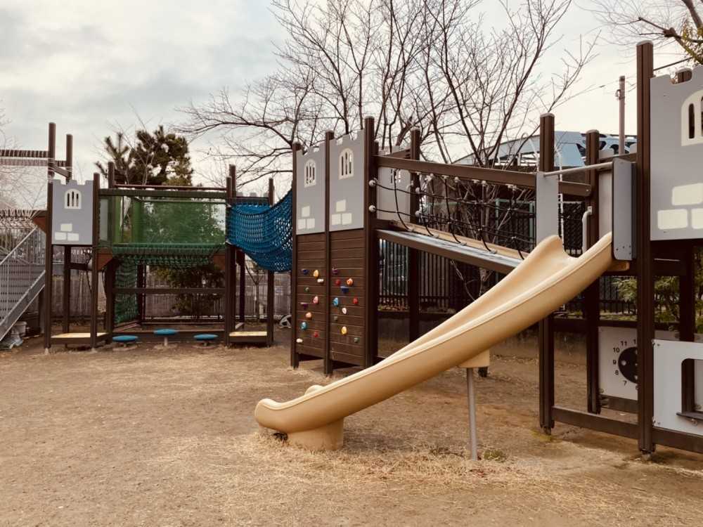 子どもたちの好きな大型アスレチック。時間を忘れるほど遊びます。