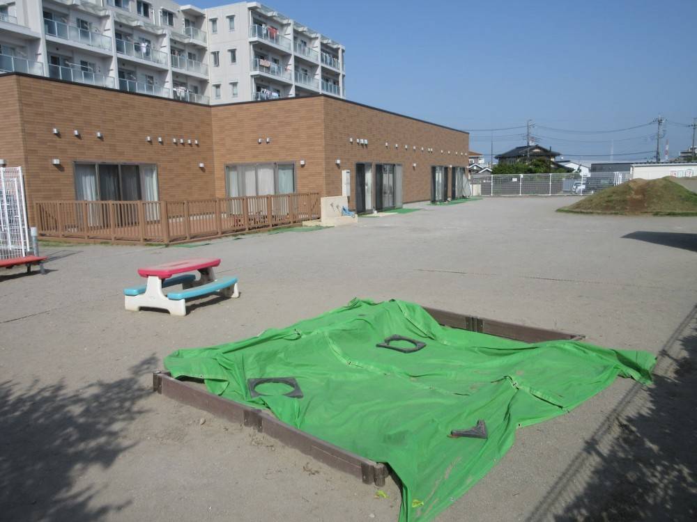 駅前の立地ですが園庭が広く園庭から電車を見ることができます。