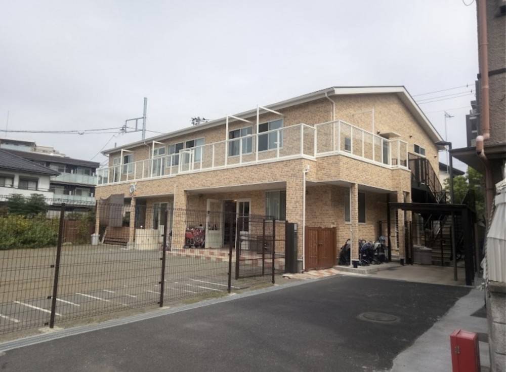 駅から近くて、園庭があり、子どもたちがのびのびと遊べます