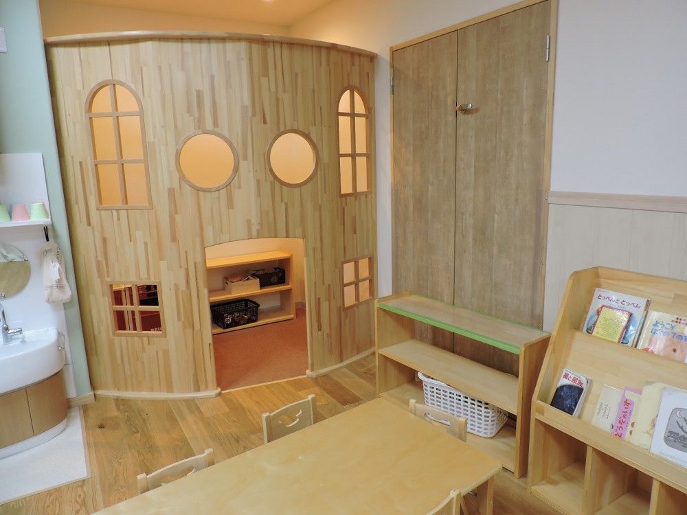 園内に2箇所ある小屋スペース。秘密基地のようで子どもたちのお気に入りのスペースです。