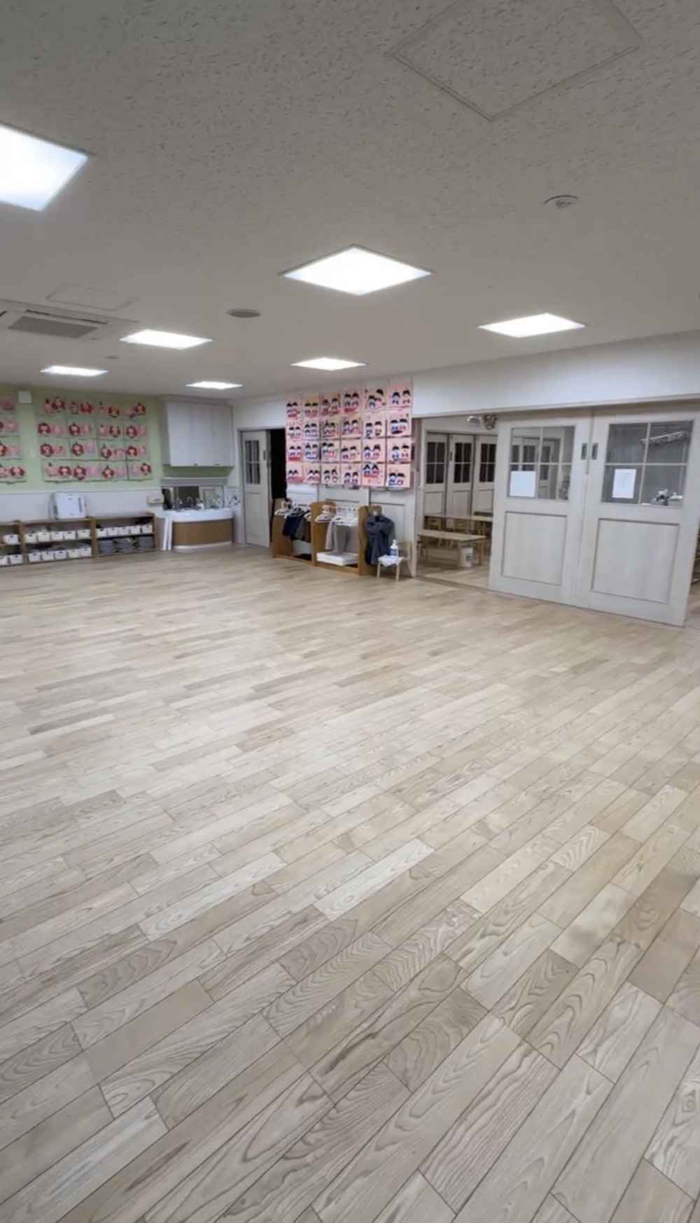 全クラスが集まれる広いホールです
