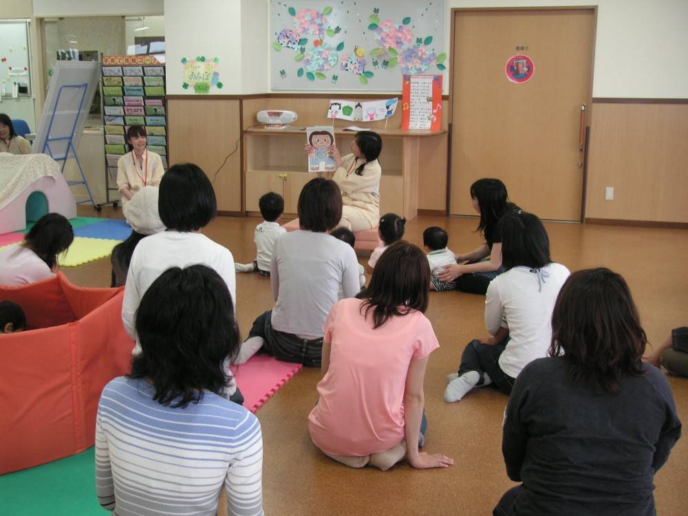 子育て支援センターあかし西支援風景